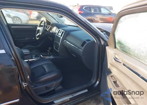 2010 Chrysler 300C Srt8 z USA, uszkodzony, nr VIN 2C3CA7CW1AH141440